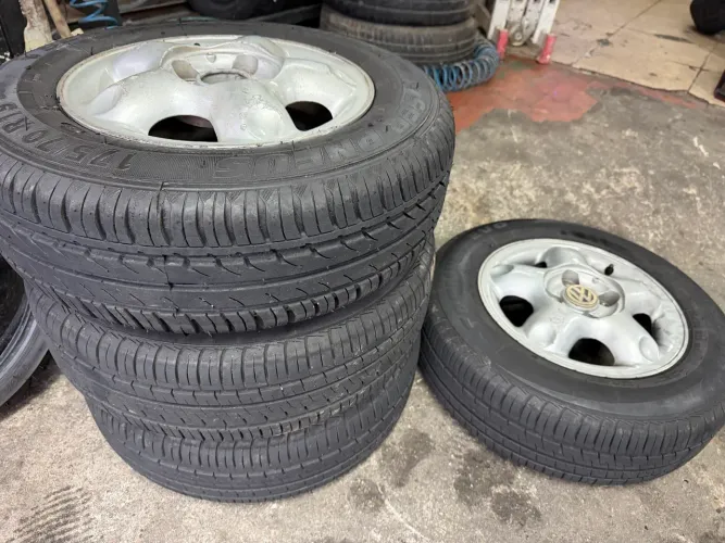Rodas aro 13 com pneus novos originais do GM Corsa 