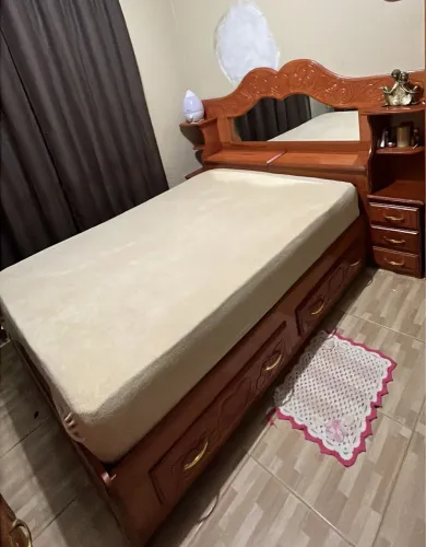 Cama completa de madeira maciça 