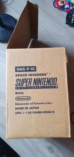 Caixa oficial que vinham as fitas originais de super Nintendo (Space Invaders)