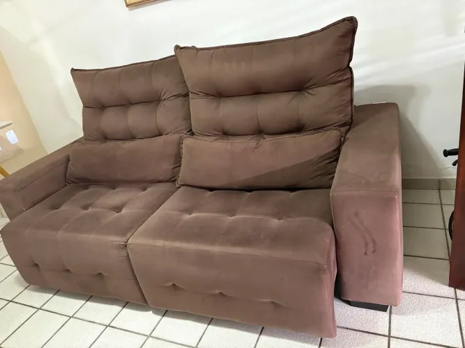 Sofá retrátil marrom