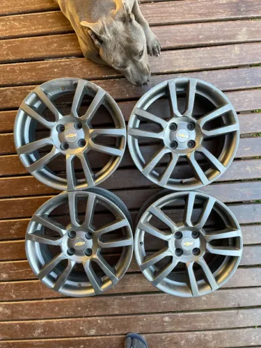 Um Par de Rodas Originais GM Sonic Aro 16
