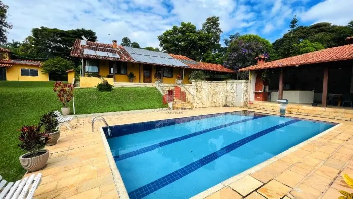 EXCELENTE CASA A VENDA NO CONDOMINIO NOSSA FAZENDA