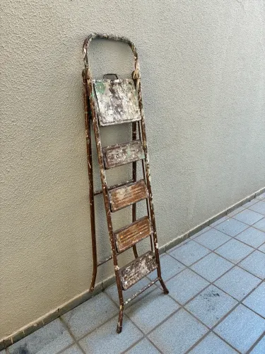 Escada dobrável de aço