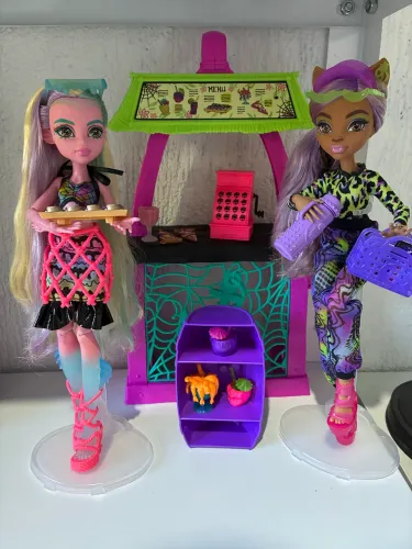 Clawdeen + Lagoona monster high scare adise