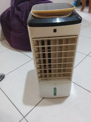 Refrigerador de ambiente em perfeito estado 