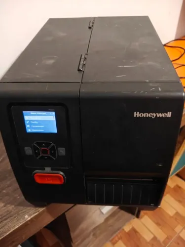 impressora industrial de etiquetas Honeywell PM42 funcionando tenho 3 peças