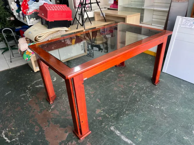 Mesa de Jantar de Madeira com Tampo de Vidro