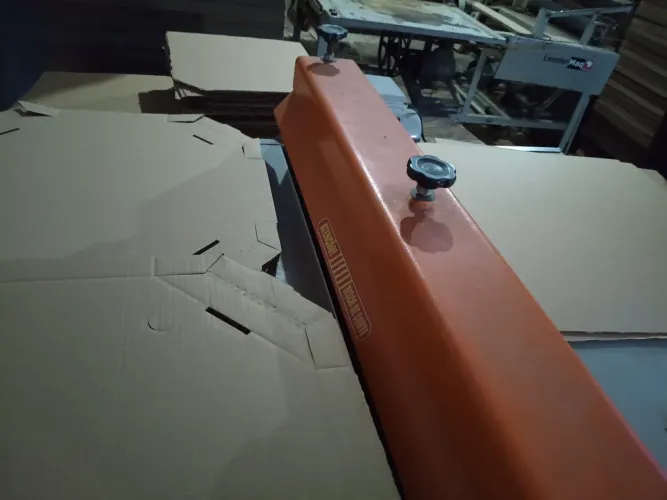 Máquina corte e vinco semi automática 