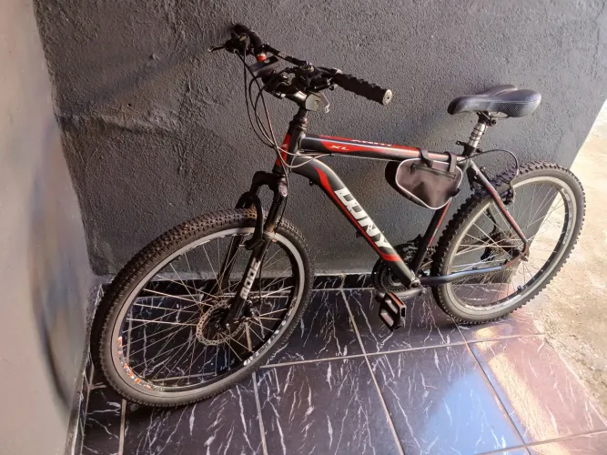 Vende-se bike aro 26 quadro de alumínio em bom estado 