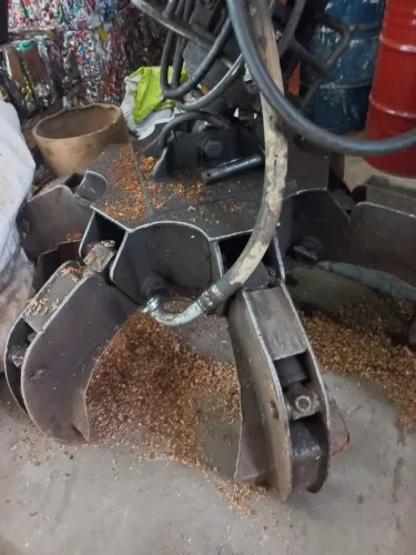 Garra sucateira