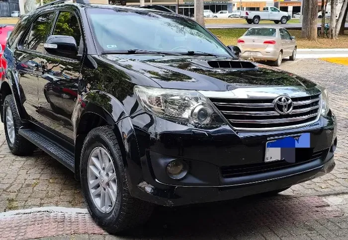 Toyota Hilux SW4 SRV D4-d 4X4 3.0 TDI Dies. AUT 2015