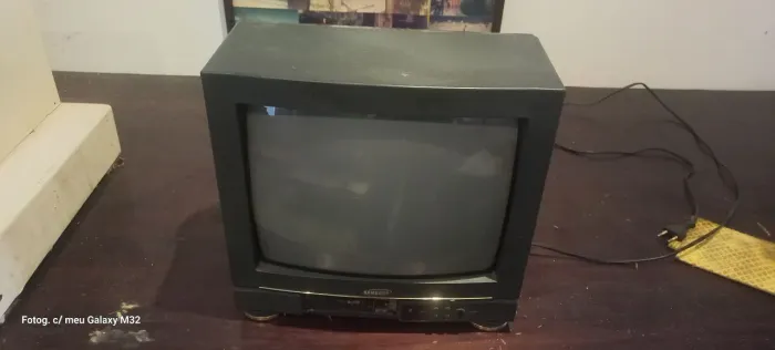  Aparelho Televisão Samsung retrô 