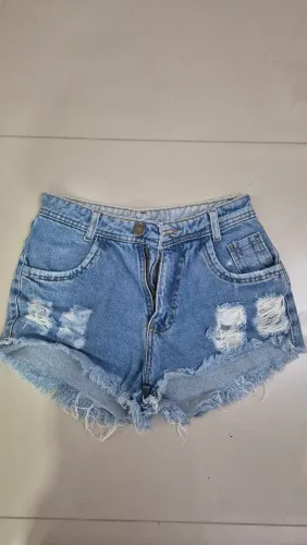 Short jeans da Renner, veste tamanho 36 e 38. Usado poucas vezes.