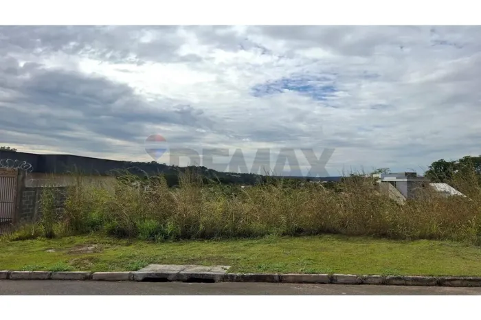 Terreno escriturado no condomínio Quatro Estações com vista maravilhosa