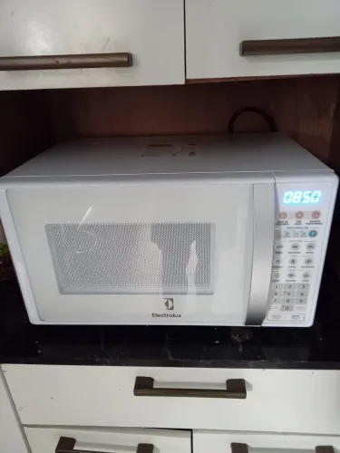MICRO-ONDAS ELECTROLUX NOVO. 3 MESES DE GARANTIA.