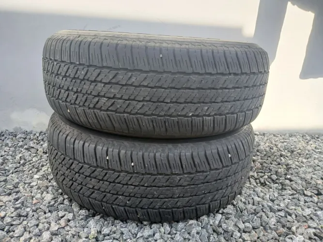 Vendo par de pneus BRIDGESTONE 265 60 18