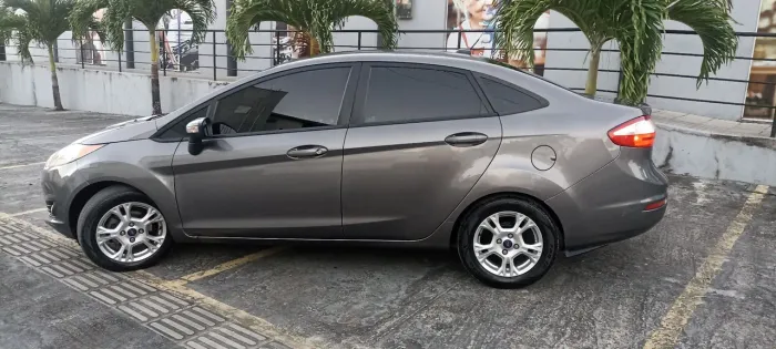 Ford Fiesta Sedan SE 1.6 16V Flex 4P 2014