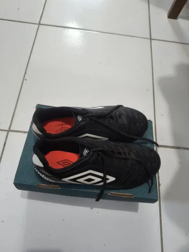 Chuteira society umbro