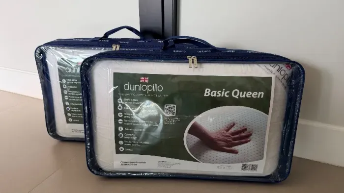 Kit 2 travesseiros dunlopillo basic queen