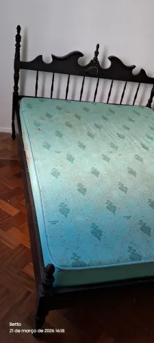 Vendo cama de casal com colchão