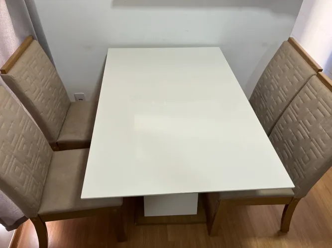 Mesa de Jantar Branco e Marrom