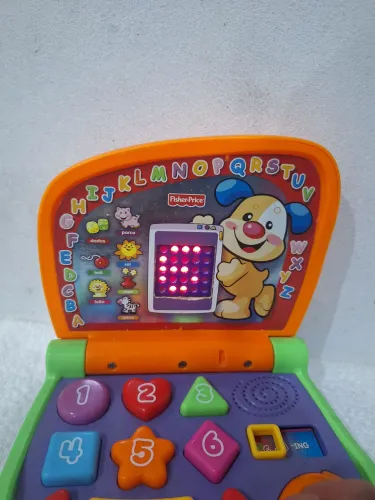 Laptop de brinquedo educativo Fisher price bilíngue para bebê