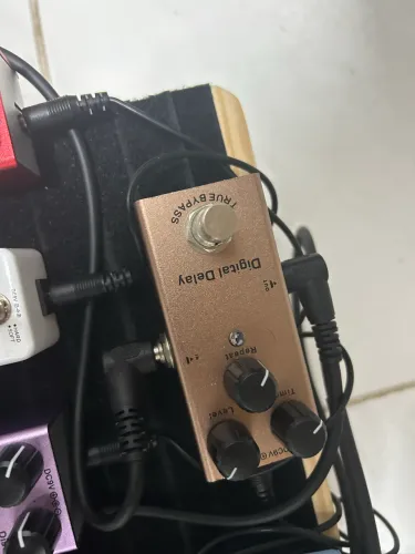 Pedal de guitarra digital delay 