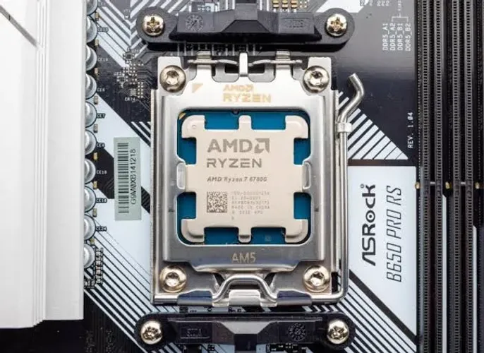 RYZEN 7 8700G