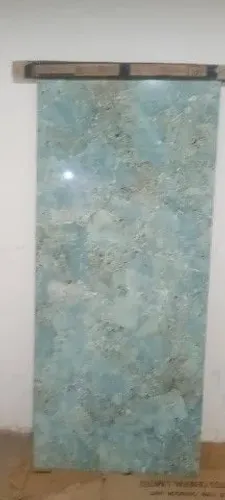 Vende-se uma pedra de revestimento 
