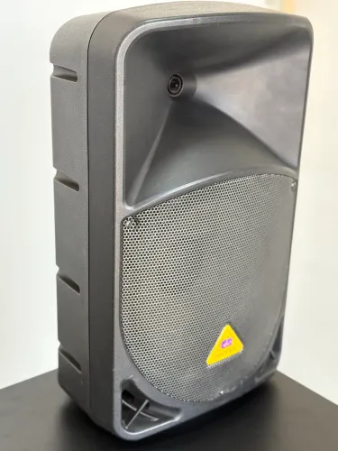 Caixa de Som Behringer B112D 1000W / USB MP3