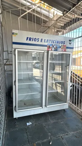 Expositor de bebidas, frios e laticínios