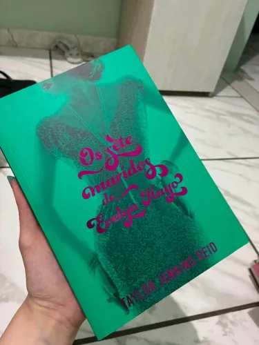 livro: Os 7 maridos de evelyn hugo