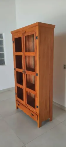 Promoção Cristaleira em madeira
