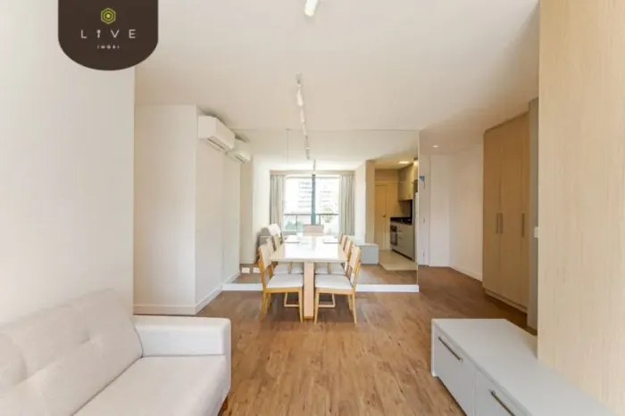 Apartamento mobiliado à venda no Edifício Hedge, 02 quartos, 01 suíte, 2 vagas de garagem