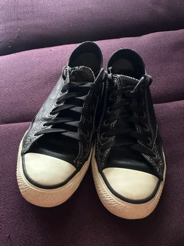 Tênis All Star de couro preto, tamanho 35