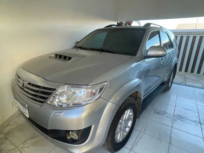 Toyota Hilux SW4 SRV D4-d 4X4 3.0 TDI Dies. AUT 2015