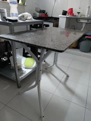 Mesa com 4 cadeiras