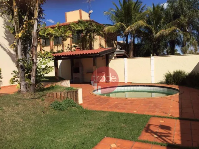 Casa em Condomínio Fechado de 04 Quartos sendo 02 Suítes no Bairro Residencial Flórida em