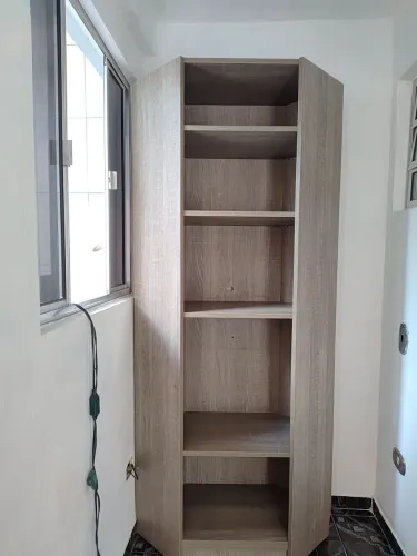 Estante de canto