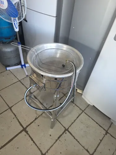 Tacho semi novo com peneira e registro