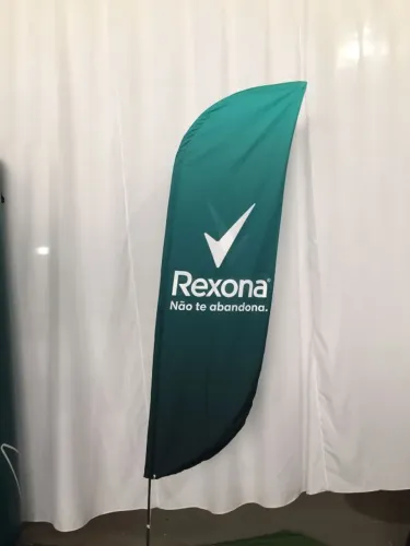Windbanner 2m de Altura com Tecido Oxford - Enviamos para todo o BR