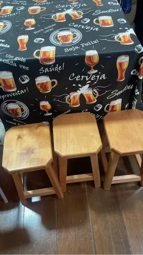 Mesa de cozinha com banquetas