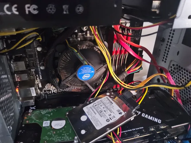 Kit Computador Completo placa de video AMD Radeon 240 2Gb de VRAM 16gb de RAM DRR3 HD 1Tb