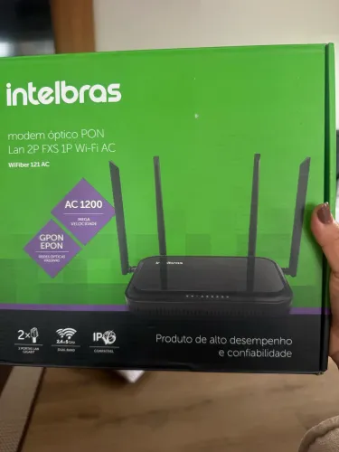 Modem óptico e roteador Intelbras Wifiber 121 AC