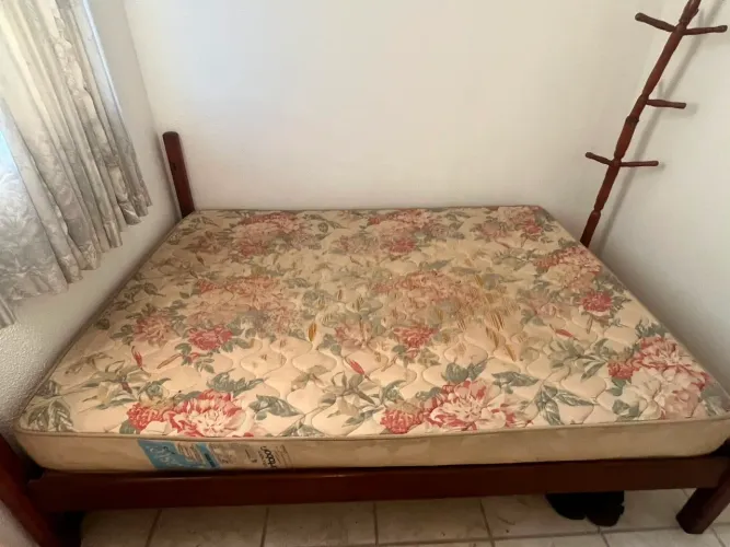 Cama casal madeira maciça 