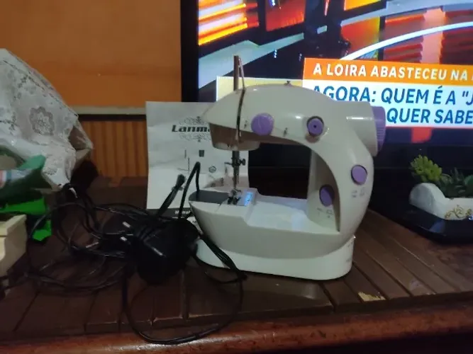 Mini máquina de costura