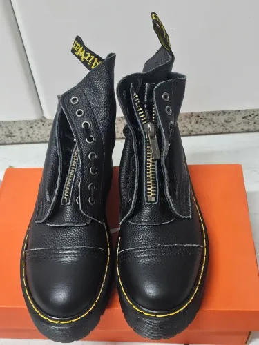 Bota couro dr martens Tamanho 40