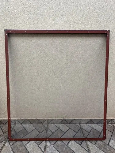 Grade com Tela de Proteção em Ferro Maciço - 1,03 x 1,03 R$ 220,00 cada peça. 