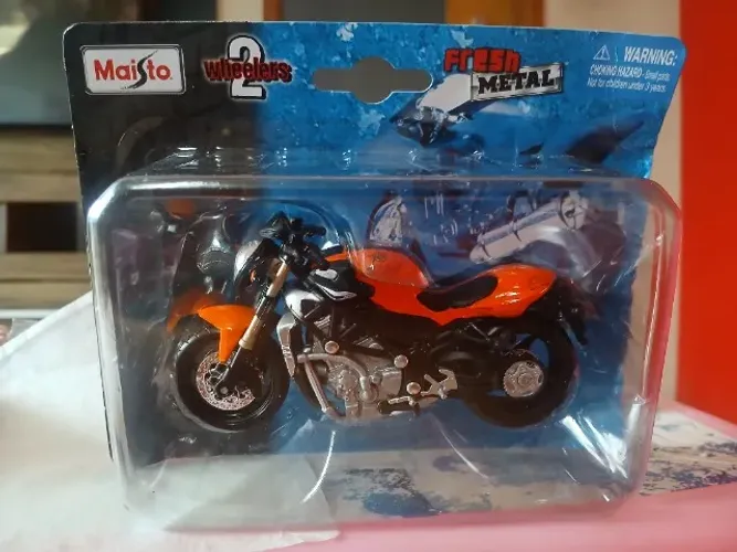 Moto em miniatura 