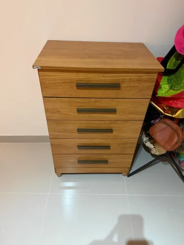 Cômoda 5 gavetas praticamente nova